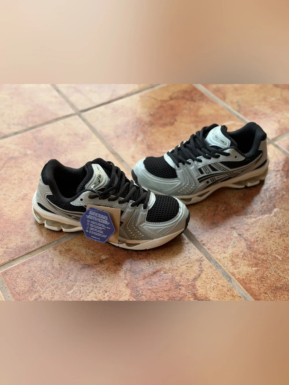 Size 7 Men’s And Women’ 8.5 - Asics Gel Kayano 14 Black and Silver